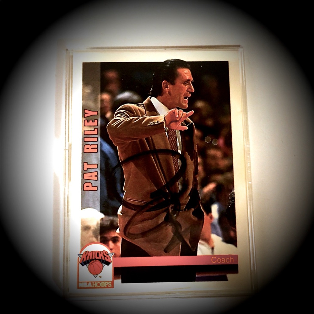 SKY BOX PAT RILEY AUTOGRAPHED COACH CARD